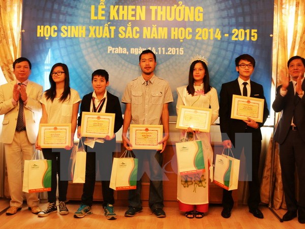 27 excellent Vietnamese students in Czech Republic honoured